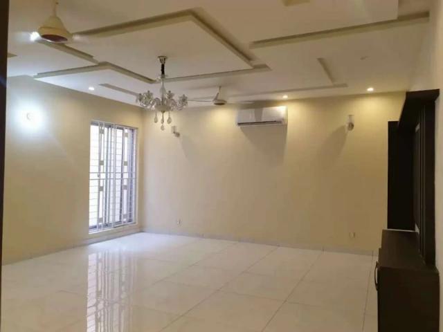 Commercial for rent in لاہور, لاہور ڈویژن