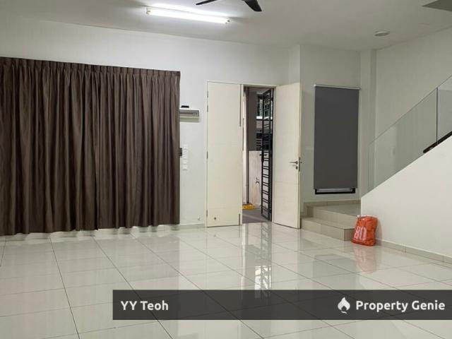 Terraced House for sale in Malaka