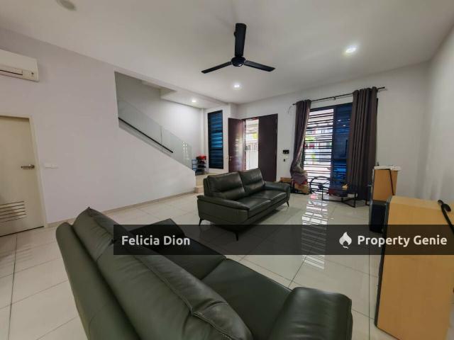 Terraced House for sale in Malaka