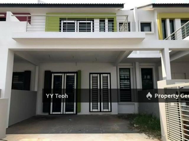Terraced House for sale in Malaka