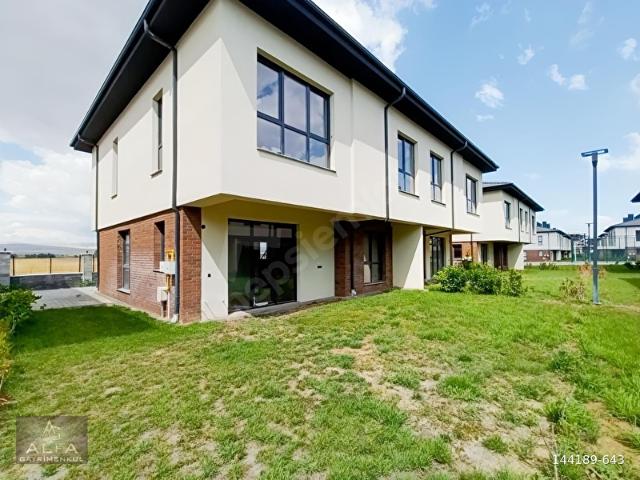 Şirintepe Mahallesi, Tepebaşı içerisinde satılık Villa