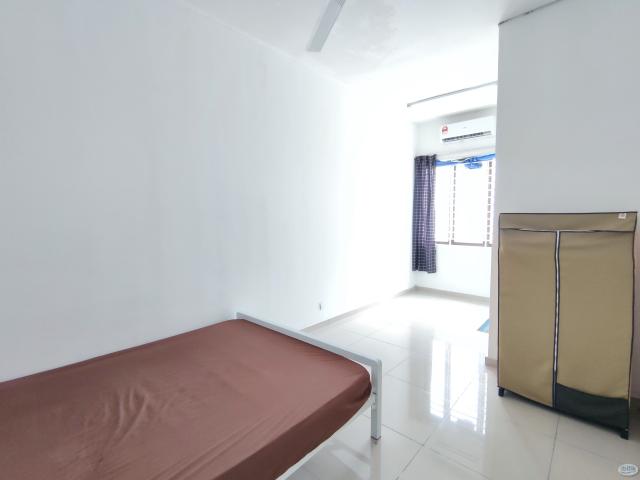 Room for rent in Petaling, Alam Impian