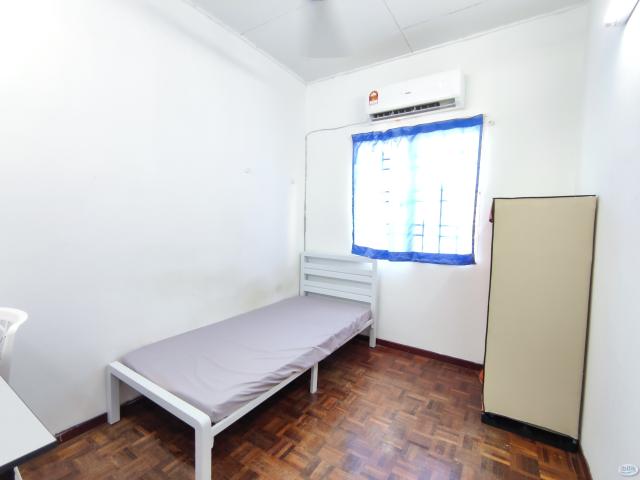 Room for rent in Petaling, Alam Impian