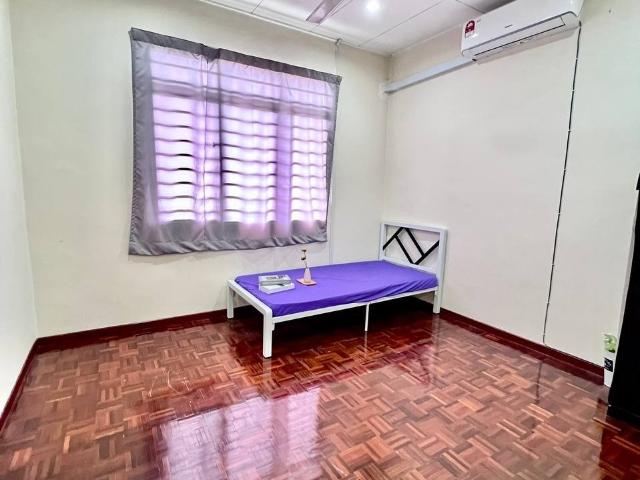 Room for rent in Petaling, Alam Impian