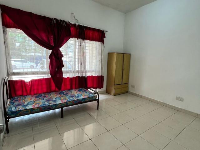 Room for rent in Petaling, Alam Impian