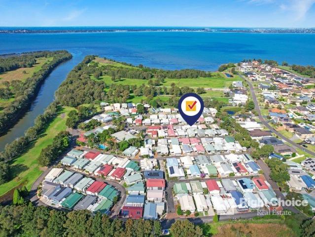 Villa for sale in Kanahooka, Wollongong City Council