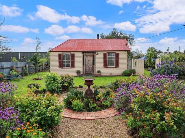 House for sale in Mortlake