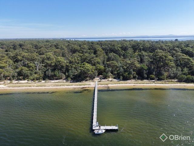 Cottage for sale in Paynesville, Victoria