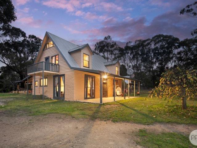 House for sale in Victoria