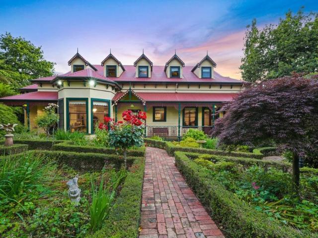Cottage for sale in Drouin West, Shire of Baw Baw