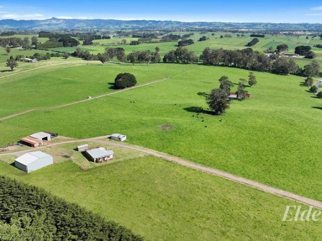 Cottage for sale in Warragul, Victoria