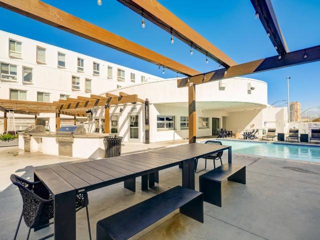 Apartment for rent in Canoga Park, California