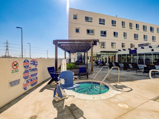 Apartment for rent in Canoga Park, California