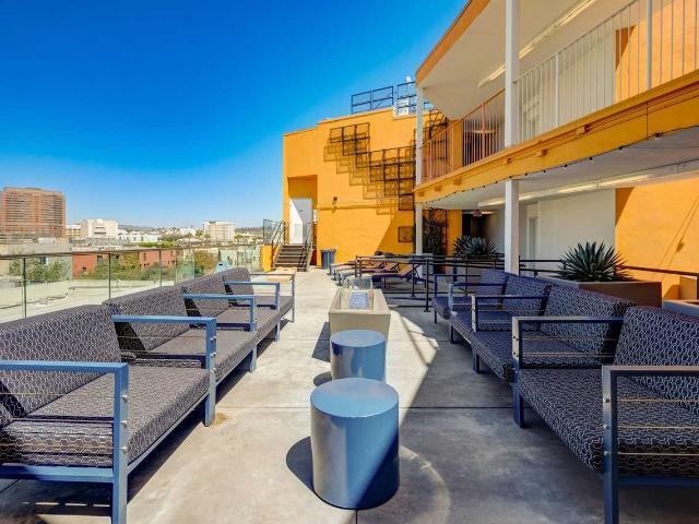 Apartment for rent in Canoga Park, California