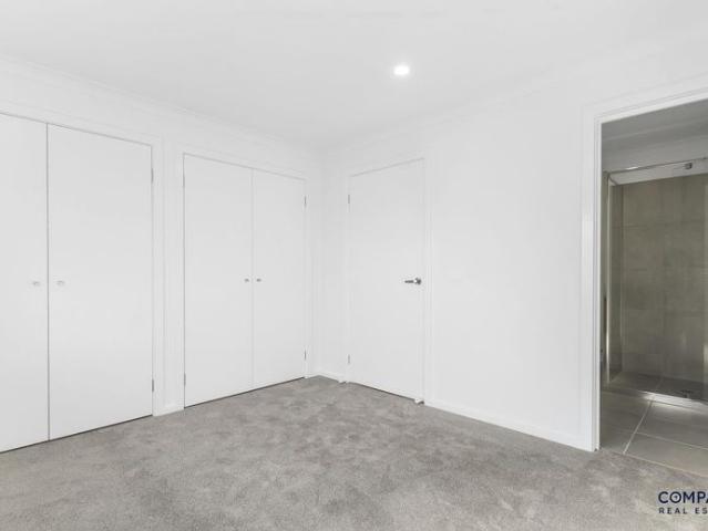Townhouse for rent in Mambourin, Melbourne