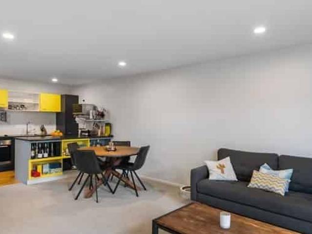 Apartment for rent in Penrose, Oroua County