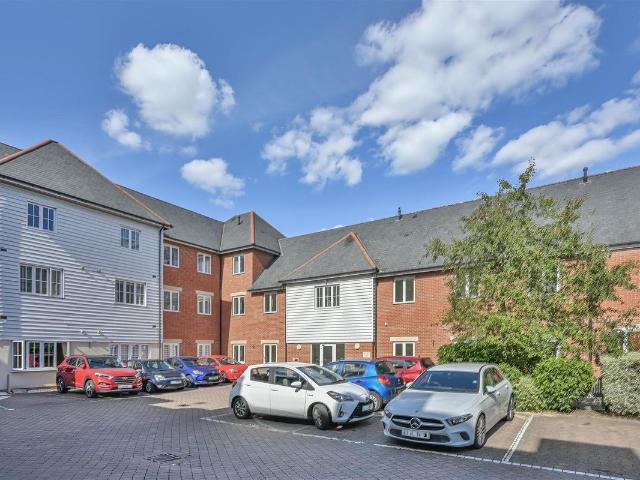 Apartment for rent in Navestock Side, Essex