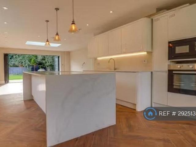 House for rent in Pilgrims' Hatch, Navestock Side