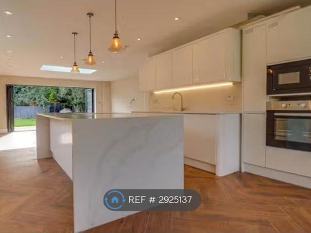 House for rent in Pilgrims' Hatch, Navestock Side
