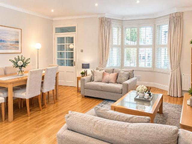 Apartment for rent in West Kensington, Greater London