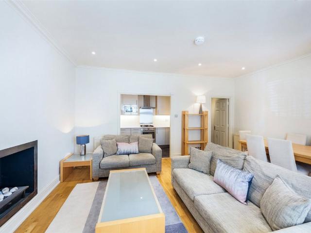 Apartment for rent in West Kensington, Greater London