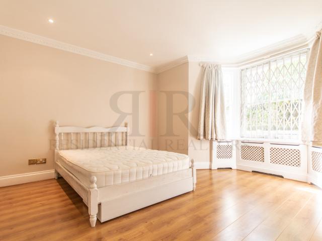 Apartment for rent in West Kensington, Greater London