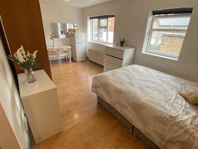 Studio for rent in Kilburn, Greater London