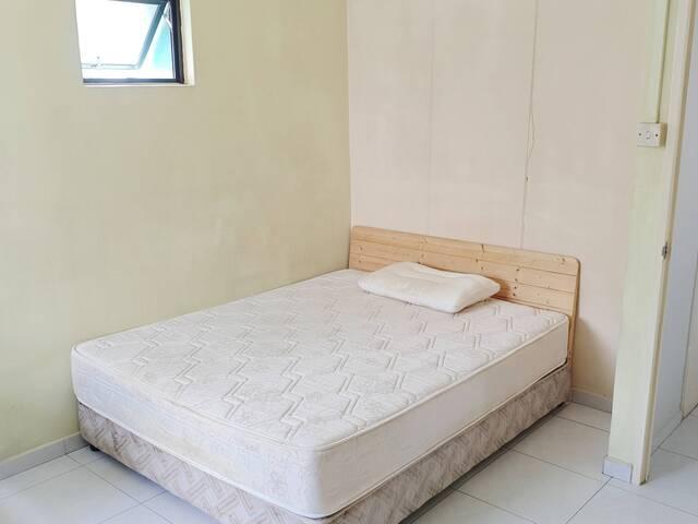 Room for rent in Hougang