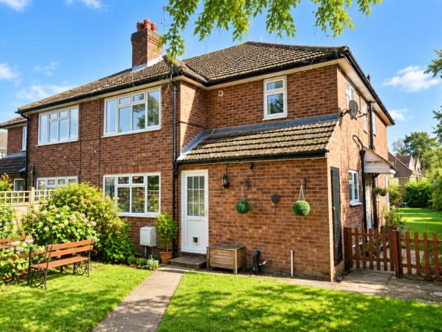 Apartment for rent in Horsell, Woking