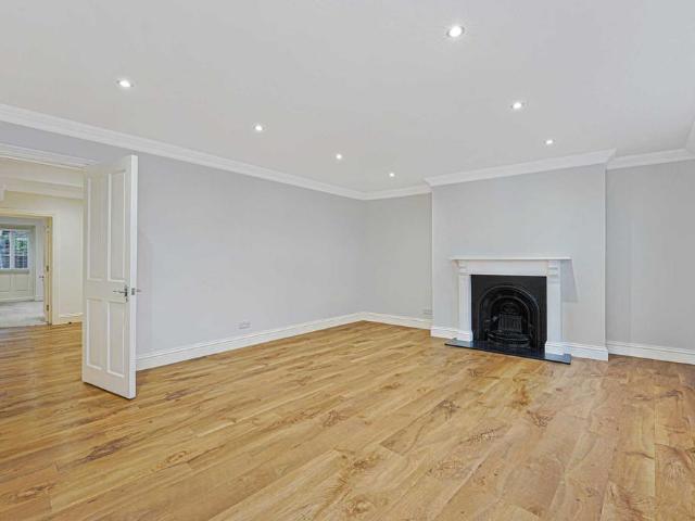 Apartment for rent in Brompton, Greater London
