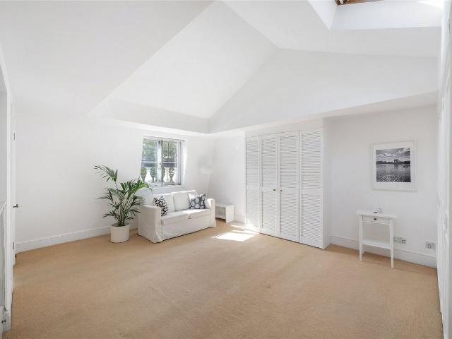 Studio for rent in Brompton, Greater London