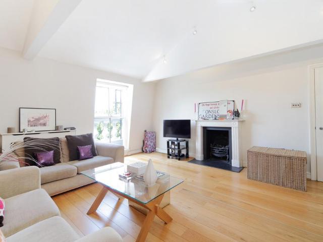 House for rent in Brompton, Greater London