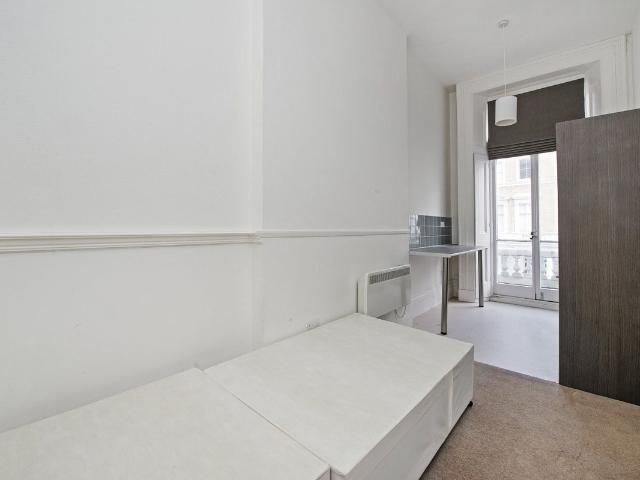 Studio for rent in Brompton, Greater London