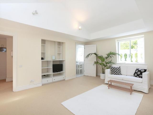 Studio for rent in Brompton, Greater London