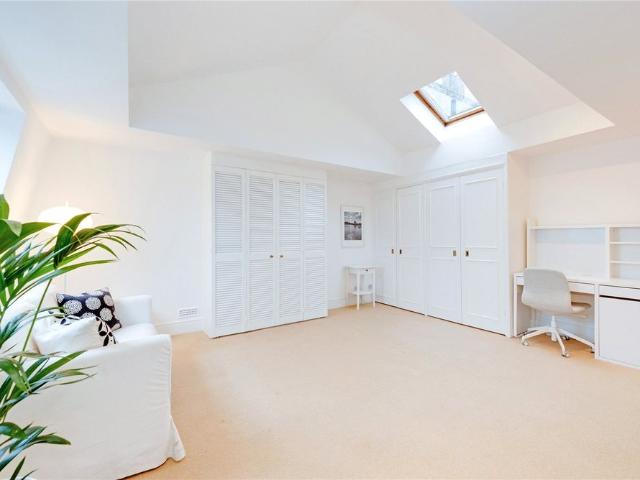 House for rent in Brompton, Greater London