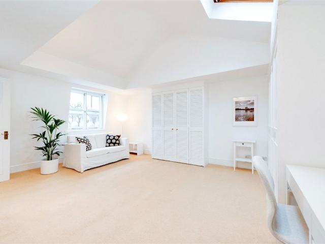 Studio for rent in Brompton, Greater London