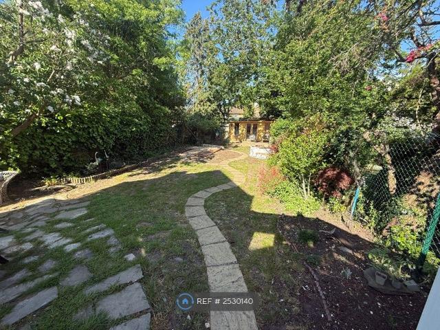 Room for rent in Wallington, Greater London
