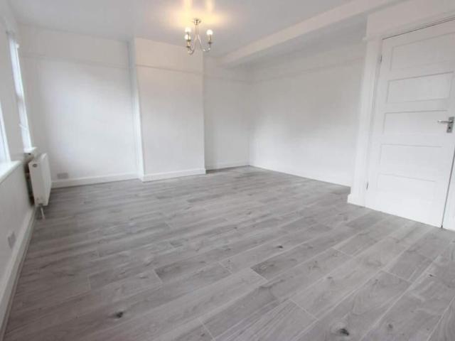 Apartment for rent in Brunswick Park, Greater London