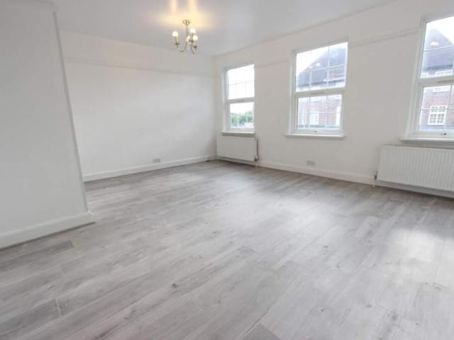 Apartment for rent in Brunswick Park, Greater London