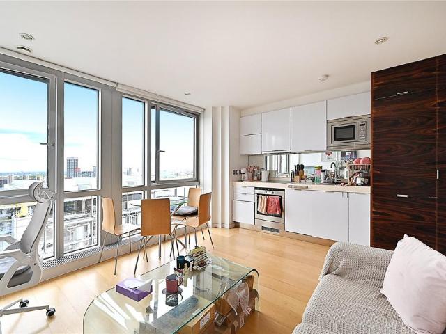 Apartment for rent in New Providence Wharf, Greater London