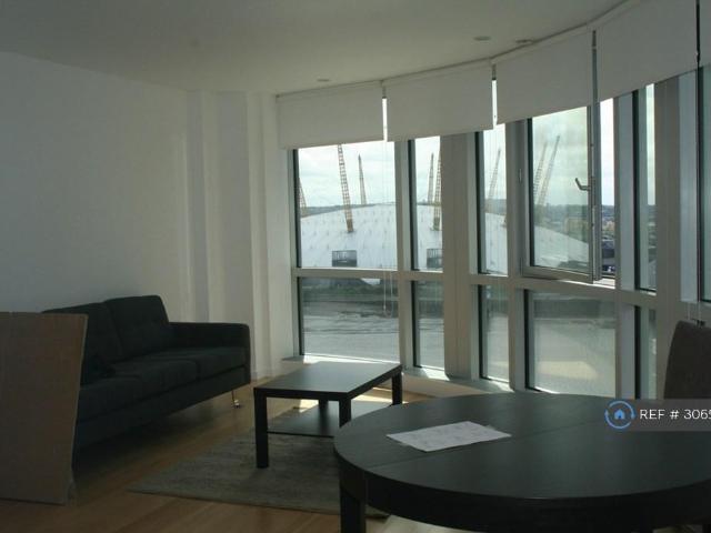 Apartment for rent in New Providence Wharf, Greater London