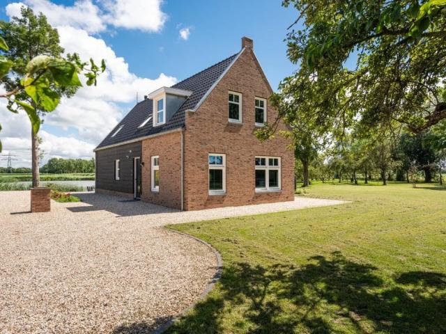 Woning te huur in Zwartewaal, Zuid Holland