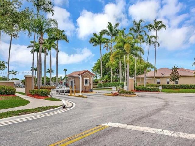 House for sale in Weston