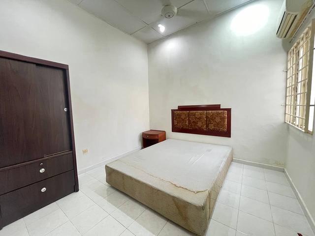 Terraced House for sale in Malaka