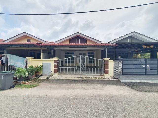 Terraced House for sale in Malaka