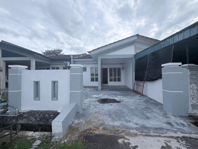 Terraced House for sale in Malaka
