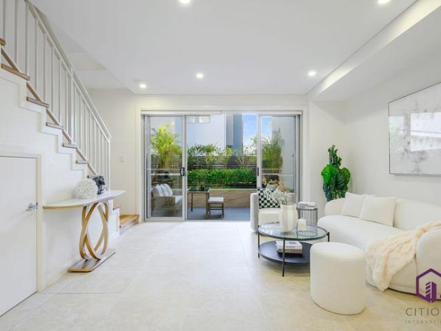 Townhouse for rent in East St Ives, Sydney