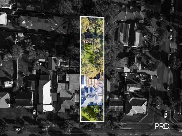 House for sale in Kingswood