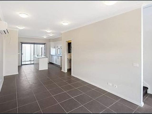 Townhouse for rent in Aspect Estate, Melbourne