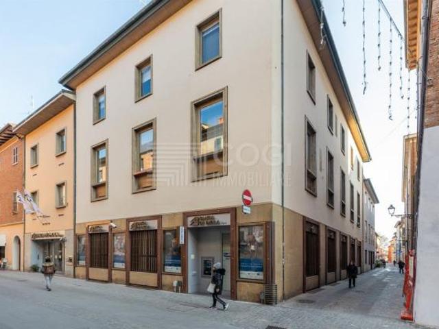 Ufficio in vendita a Imola, Bologna
